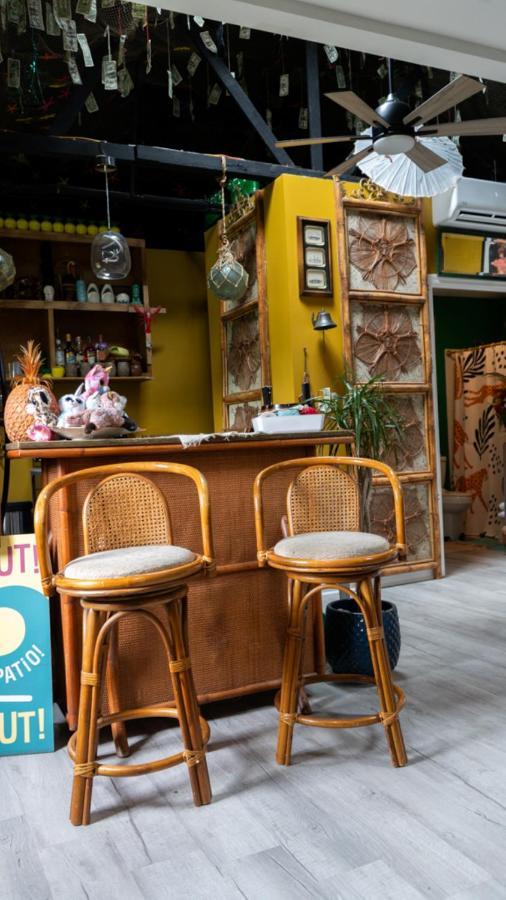 Вилла Tropical Tiki Hut Луисвилл Экстерьер фото