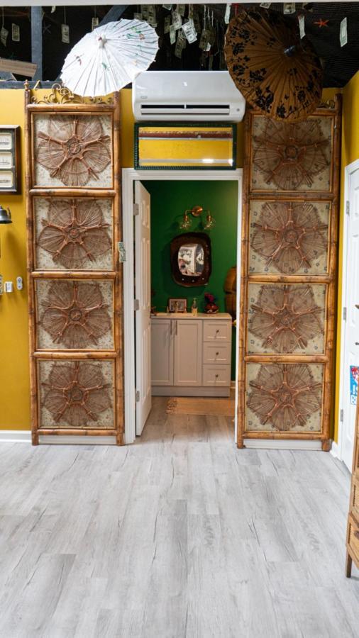 Вилла Tropical Tiki Hut Луисвилл Экстерьер фото